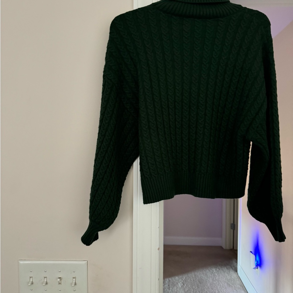 Tahari Hunter Tan/Cream Cable Knit Sweater features a cropped fit & ribbed trim.